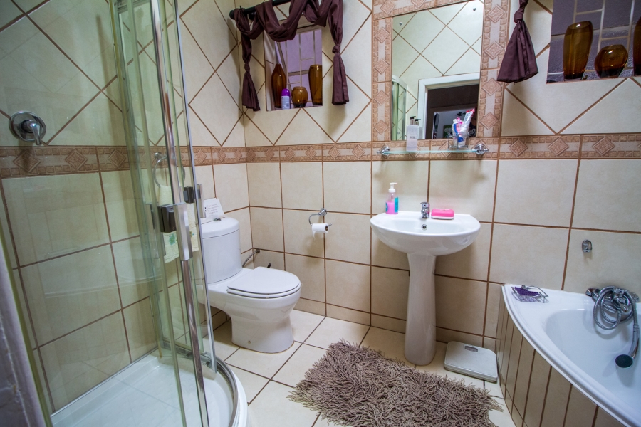 5 Bedroom Property for Sale in Middelpos Northern Cape